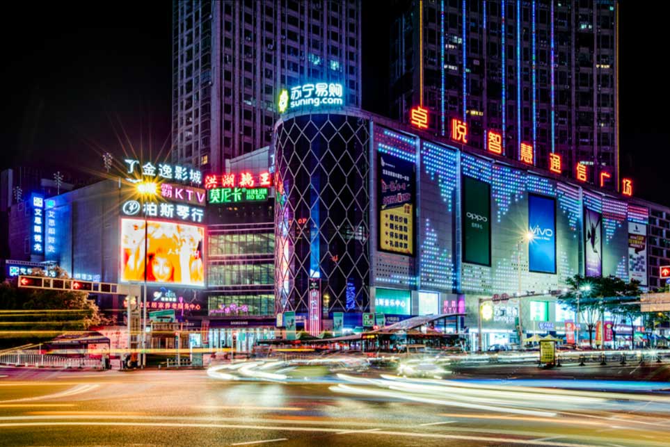 商業(yè)廣場的樓頂發(fā)光字